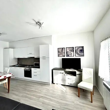 Apartment Casa Indipendente A Pineta, 2 Posti Auto, Wifi, Appena Ristrutturata Lido di Jesolo