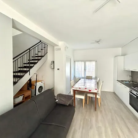Casa Indipendente A Pineta, 2 Posti Auto, Wifi, Appena Ristrutturata Apartment *